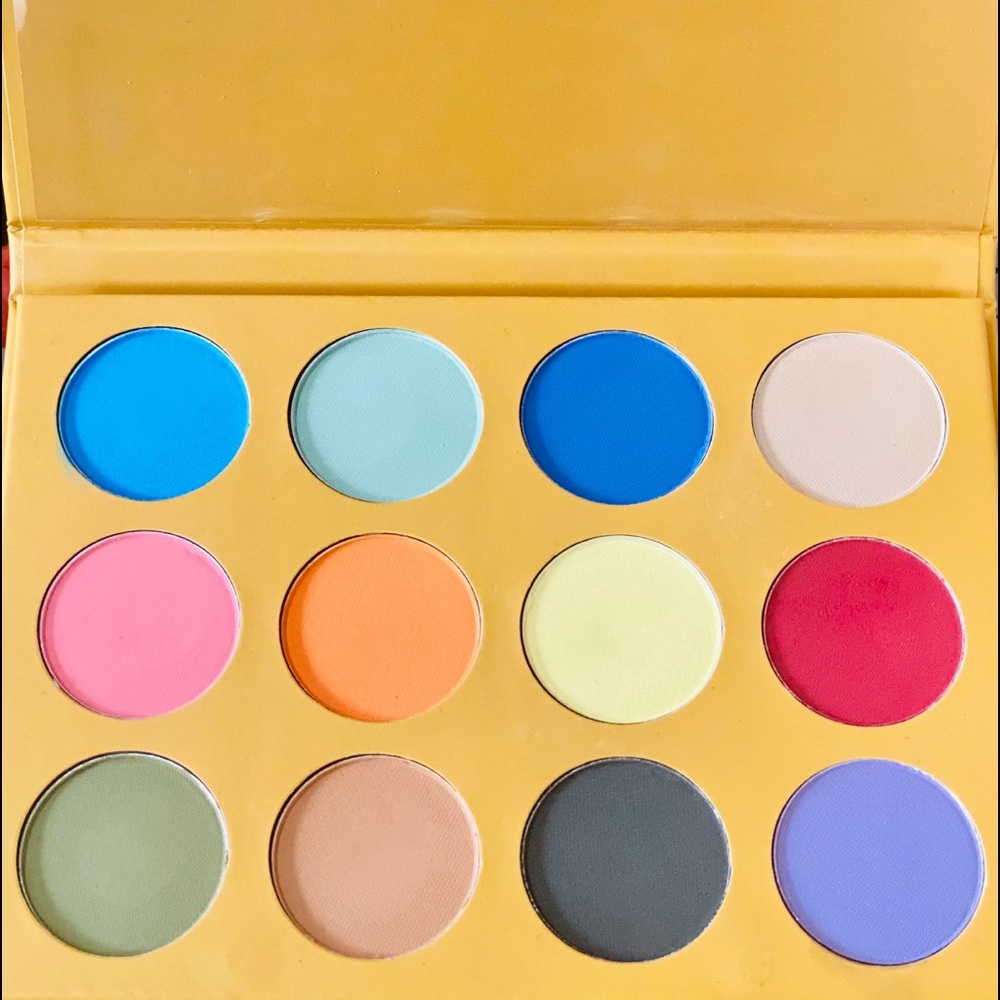 NWT-SPOILED LIPS VOLUME 4 EYESHADOW PALETTE